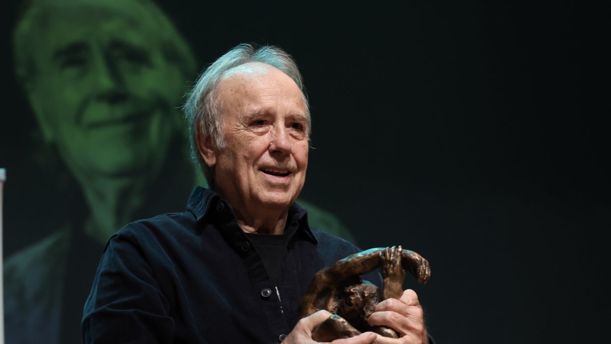 El cantante y compositor, Joan Manuel Serrat, recibe el Premio Leteo 2026