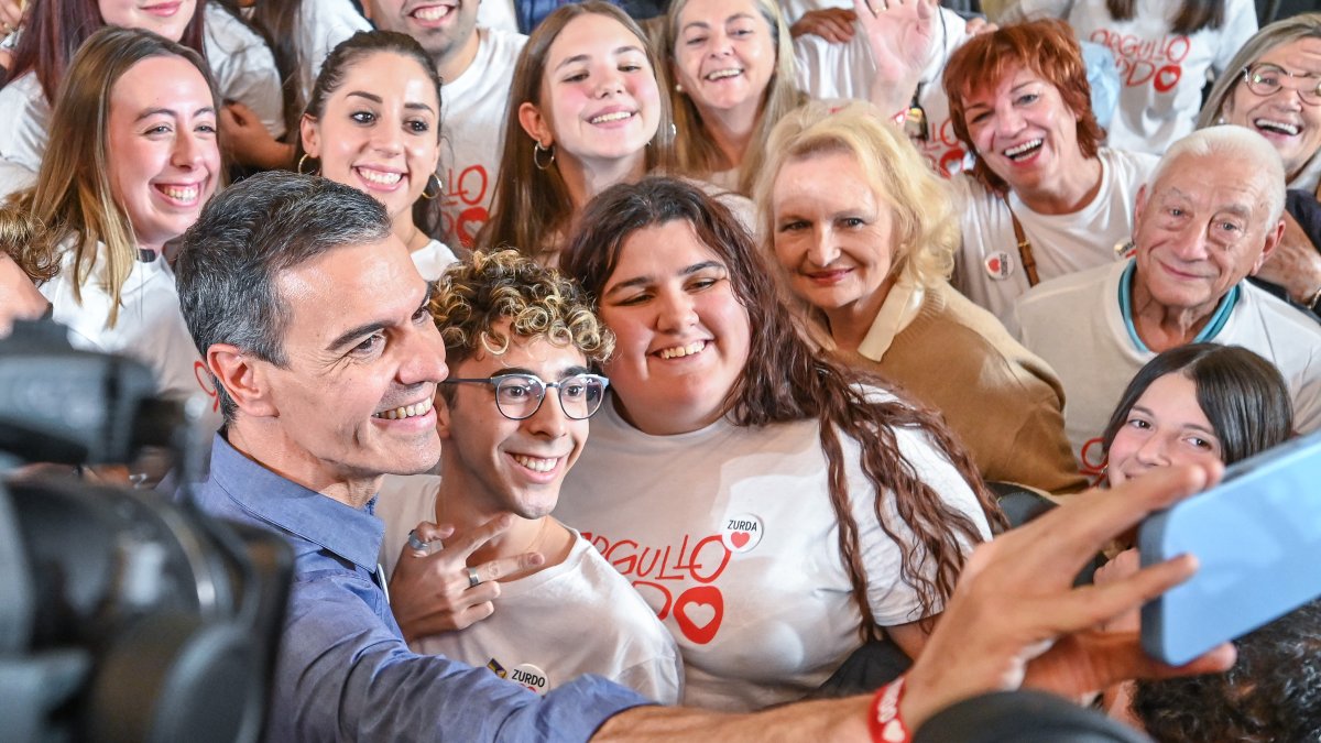 Pedro Sánchez, en el mitin en Burgos en la precampaña de las elecciones generales del 29 de noviembre.