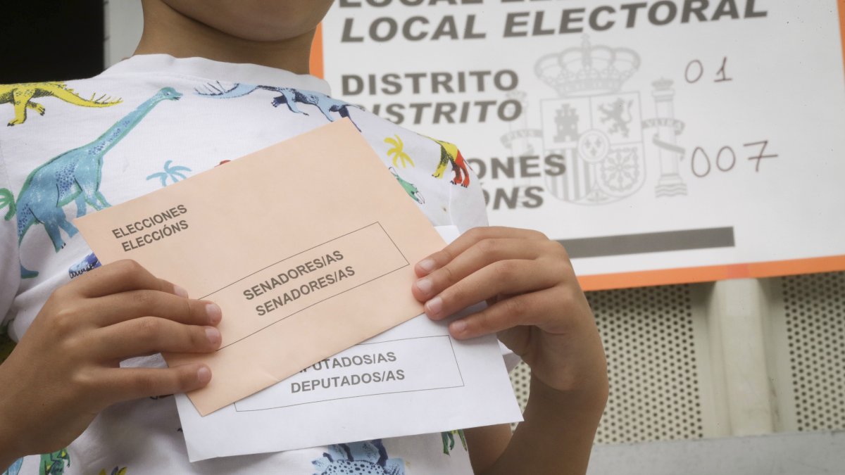 Sobres para votar en el Congreso y el Senado. 