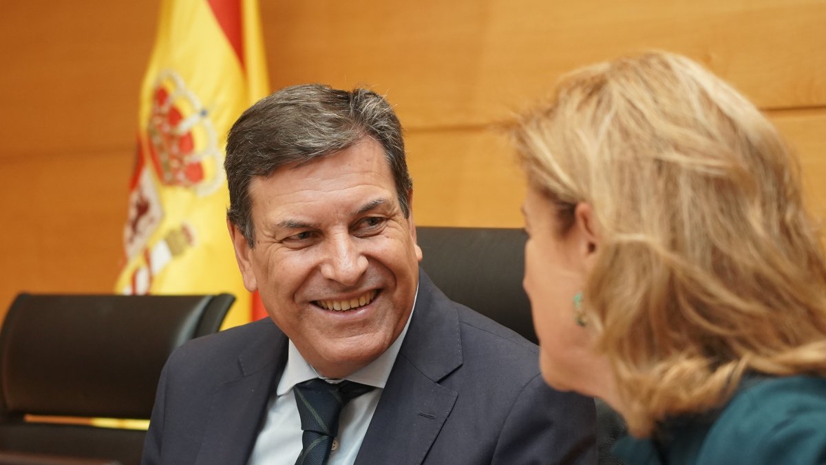 Carriedo comparece para explicar el Proyecto de Ley de Presupuestos Generales de la Comunidad para 2027 y el relativo a su departamento.