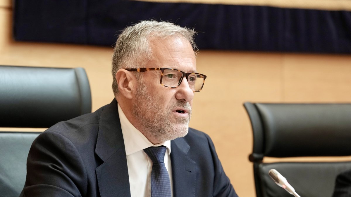Carlos Pollán comparece ante la Comisión de Economía y Hacienda de las Cortes para explicar el proyecto de ley de Presupuestos Generales de la Comunidad para 2027 en lo relativo a su departamento