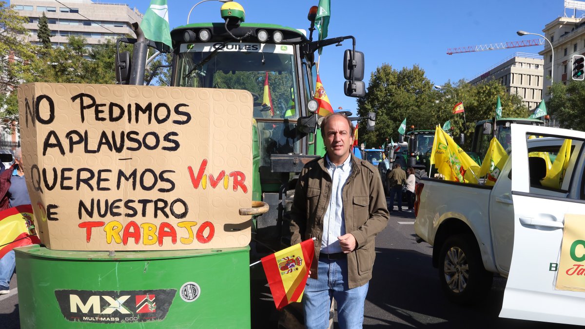 El consejero de Agricultura, Ganadería, Medio Rural y Política Ambiental, Joaquín Antonio Pino en las movilizaciones agrarias en Madrid