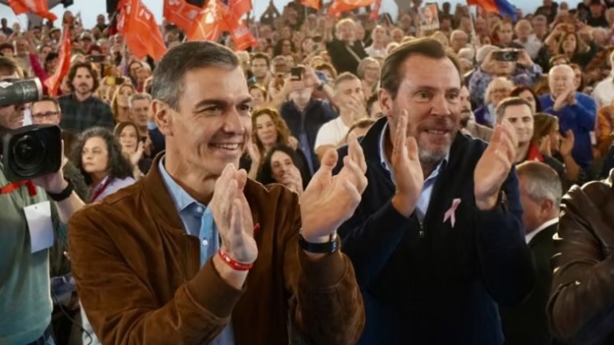 Pedro Sánchez y Óscar Puente en un mitin en Valladolid, en una imagen de archivo.