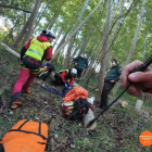 Sanitarios socorriendo al herido en León