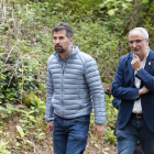 El secretario general del PSCyL, Luis Tudanca, y el presidente del Consejo Comarcal de Bierzo, Olegario Ramón, en Las Médulas.