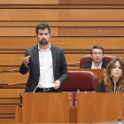 El portavoz del Grupo Parlamentario Socialista, Luis Tudanca, durante el pleno de las Cortes.