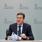 El consejero de Economía y Hacienda y portavoz, Carlos Fernández Carriedo, comparece en rueda de prensa posterior al Consejo de Gobierno