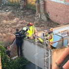 Rescate del herido que acabó en una terraza del Palacio de Don Gutierre