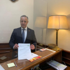 El diputado de Vox, Pablo Sáez, registra las preguntas parlamentarias.