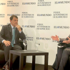 El presidente de la Junta de Castilla y León, Alfonso Fernández Mañueco, y el director nacional de EL MUNDO, Joaquín Manso, en el Foro de EL MUNDO 'La España Vertebrada'. E. M.