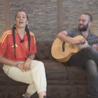 Isabel Aaiún durante la interpretación de la 'Potra Salvaje'
