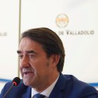 El consejero de Medio Ambiente, Vivienda y Ordenación del Territorio, Juan Carlos Suárez-Quiñones, durante la firma del Protocolo de Abastecimiento de Agua potable en la provincia de Valladolid.