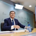 El consejero de Economía y Hacienda y portavoz, Carlos Fernández Carriedo, comparece en rueda de prensa posterior al Consejo de Gobierno