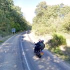 Motoristas en los alrededores del kilómetro 4 de la CL-627, donde tuvo lugar el accidente. GGL SW