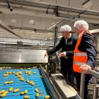 El delegado del Gobierno en Castilla y León, Nicanor Sen, visita las instalaciones de ‘Patatas Meléndez’