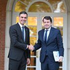 Pedro Sánchez y Alfonso Fernández Mañueco, antes de su reunión en La Moncloa