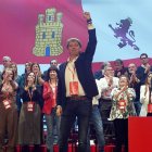 El secretario general del PSOECyL, Carlos Martínez, clausura el XV Congreso Autonómico del partido.