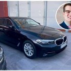 Uno de los BMW de las Cortes y el letrado mayor.