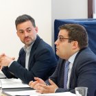 El letrado mayor de las Cortes junto al socialista Diego Moreno