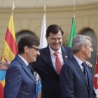 Salvador Illa, Alfonso Fernández Mañueco y Alfonso Rueda, en la Conferencia de Presidentes.