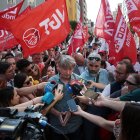 Carlos Martínez en la manifestación contra el cierre de Azucarera en La Bañeza.