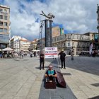 Vecinos de Sanabria protestan en Vigo por la eliminación de las paradas del AVE