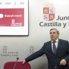 El consejero de Movilidad y Transformación Digital, José Luis Sanz Merino, presenta las novedades de la implantación de la Tarjeta Buscyl.