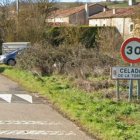 Celada de la Torre, en una imagen de la entrada del pueblo de Burgos