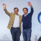 El presidente del Partido Popular, Alberto Núñez Feijóo, junto al presidente de la Junta de Castilla y León y del PP de Castilla y León, Alfonso Fernández Mañueco.