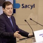 El presidente de la Junta de Castilla y León, Alfonso Fernández Mañueco, visita el Hospital Nuestra Señora de Sonsoles de Ávila.