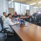 El gerente del Hospital Universitario de Burgos, Carlos Cartón, y el jefe del servicio de Oncología, Enrique Lastras, en la rueda de prensa del martes