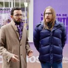 El candidato de Podemos-Alianza Verde, Miguel Ángel Llamas, y el secretario de Organización y portavoz de Podemos, Pablo Fernández.