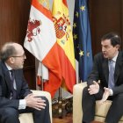 El presidente de la Junta de Castilla y León, Alfonso Fernández Mañueco, mantiene un encuentro con el nuevo consejero delegado de Azucarera, Pablo Puerta.