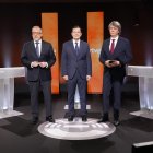 Los candidatos a la Presidencia de la Junta Carlos Pollán (Vox); Alfonso Fernández Mañueco (PP) y Carlos Martínez (PSOE) en el primer debate de las elecciones autonómicas.