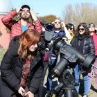Aficionados a la astronomía en el eclipse parcial de sol en León el 29 de marzo de 2025.