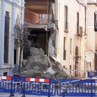 Se derrumba una parte de La Casona en la calle Dámaso Merino de León