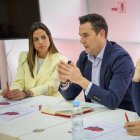 Nuria Rubio, Daniel de la Rosa y Daniel San José, durante la reunión en el PSOE de León.