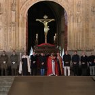 El presidente de la Junta de Castilla y León, Alfonso Fernández Mañueco, a la salida de la Real Cofradía Penitencial del Cristo Yacente de la Misericordia y de la Agonía Redentora