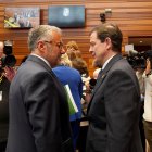 Pollán y Mañueco en la sesión constitutiva de las Cortes de Castilla y León celebrada este martes.