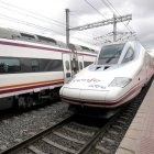 Llegada de un tren AVE a la estación Campo Grande de Valladolid.