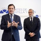 Alfonso Fernández Mañueco y Carlos Pollán, en la comparecencia para presentar el pacto de Gobierno PP-VOX.