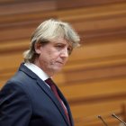 El portavoz del Grupo Parlamentario Socialista, Carlos Martínez, durante su intervención en el debate de investidura del candidato a la Presidencia de la Junta de Castilla y León.