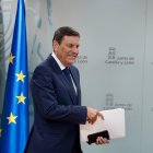 El consejero de Economía y Hacienda y portavoz, Carlos Fernández Carriedo, comparece en rueda de prensa posterior al Consejo de Gobierno.