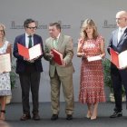 El consejero de la Presidencia y los rectores de las cuatro universidades públicas firman el protocolo.