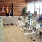 El consejero de Agricultura, Joaquín Antonio Pino, analiza con Sivecal y Uscal las necesidades de los servicios veterinarios de Castilla y León.