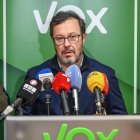 El portavoz nacional de Vox, José Antonio Fúster, atiende a los medios de comunicación en Burgos.