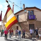 Desfile de alrededor de una treintena de pendones concejiles, acompañados por los Danzantes de Fuentes de Nava y los Dulzaineros de Campos