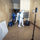 La policía durante la investigación del crimen en Burgos.