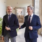 El consejero de Cultura, Turismo y Deporte, Alberto Díaz Pico, junto con Enrique Sánchez-GuijoICAL