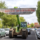 La Plataforma de Ganaderos Unidos se manifiesta por las calles de Salamanca para reclamar un cambio en el plan nacional sanitario de control de enfermedades en bovino.- ICAL